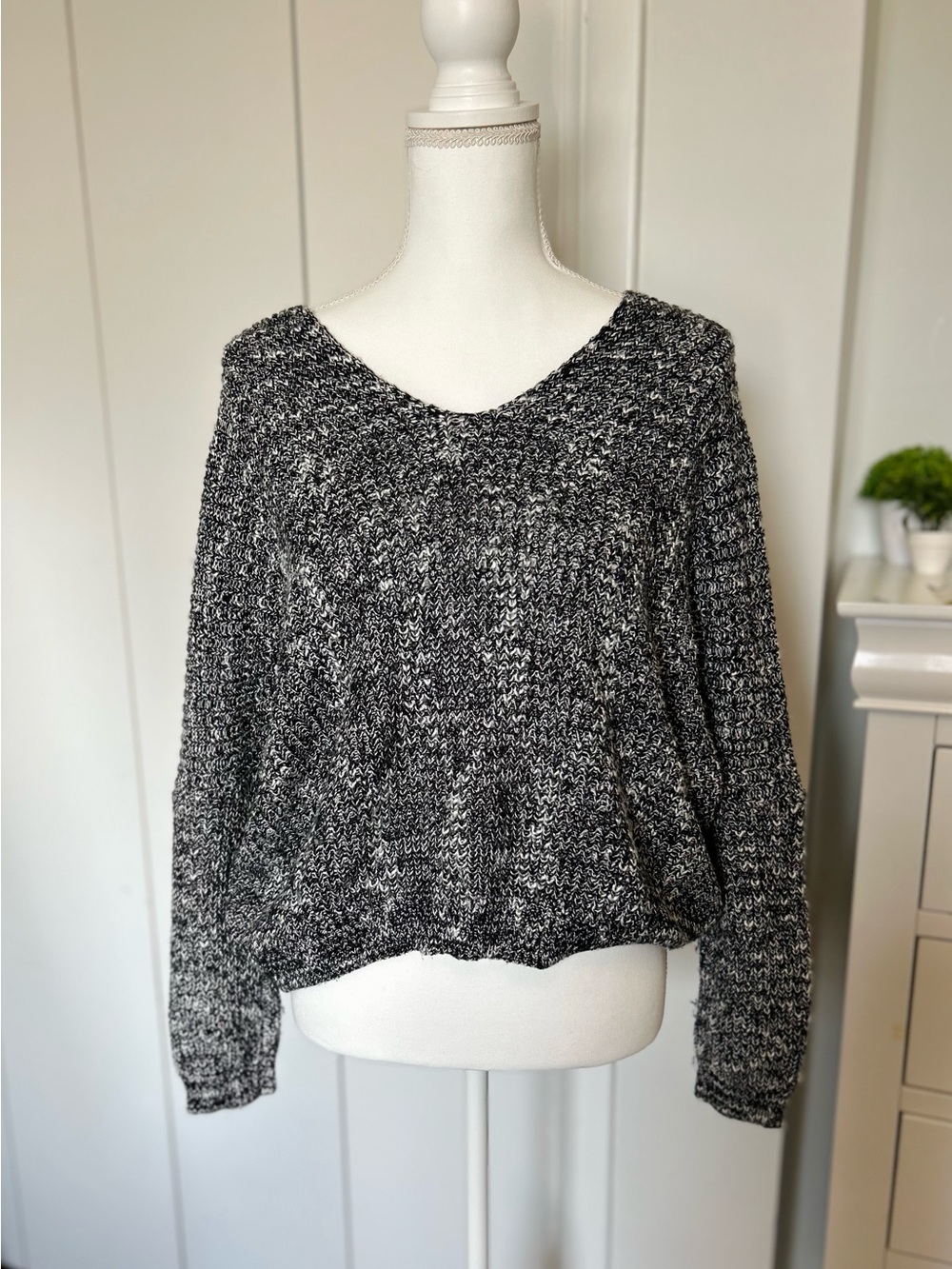 Rue21 Black and White Marled V-Neck Sweater